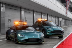 Aston Martin Vantage  a Aston Martin DBX