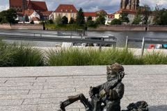 Trpaslík ve Vratislavi, na nábřeží ParkM