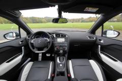 DS 4 Crossback 2015 interiér
