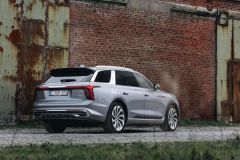 Hongqi E-HS9