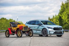 Laurin & Klement Voiturette A 1905 a Škoda Enyaq iV