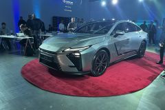 Lexus ES 2025 česká premiéra