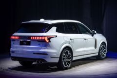 Lynk & Co 09