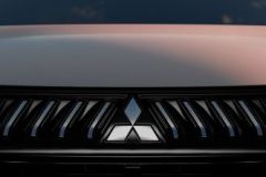 New_Mitsubishi_Grandis_Teaser_001-3-332x590