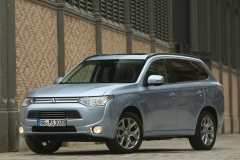 Mitsubishi Outlander PHEV 2014