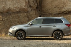 Mitsubishi Outlander PHEV 2015