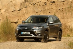 Mitsubishi Outlander PHEV 2015