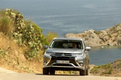 Mitsubishi Outlander PHEV 2015