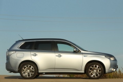 Mitsubishi Outlander PHEV 2014