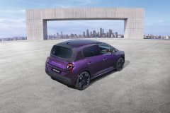 Nissan Pixo 2026: Městský elektromobil segmentu A ve fialové barvě