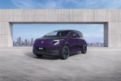 Nissan Pixo 2026: Městský elektromobil segmentu A ve fialové barvě