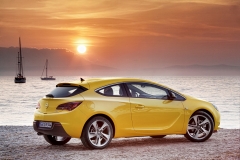 Opel Astra GTC 2011
