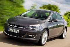 Opel Astra sedan 2012