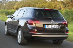 Opel Astra Sports Tourer 2012