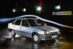 Opel Kadett E im Windkanal, 1985