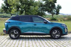Peugeot 2008 Hybrid 145 GT (2025) 