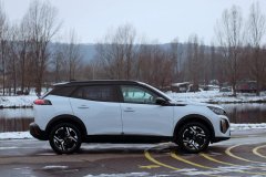 Peugeot e-2008 GT 115 kW (2023)