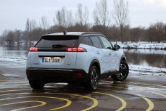 Peugeot e-2008 GT 115 kW (2023)