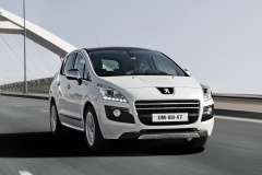 Peugeot 3008 HYbrid4 2011