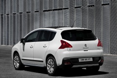 Peugeot 3008 HYbrid4 2011