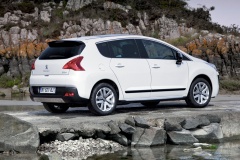 Peugeot 3008 HYbrid4 2011