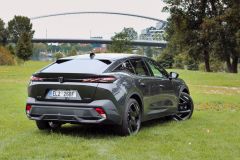Peugeot 408 GT Hybrid 225 2023