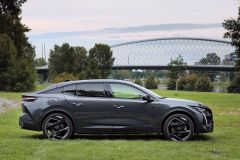 Peugeot 408 GT Hybrid 225 2023