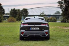 Peugeot 408 GT Hybrid 225 2023