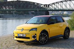 Renault 5 E-Tech Elektrický comfort range Iconiq Cinq 2025
