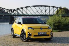 Renault 5 E-Tech Elektrický comfort range Iconiq Cinq 2025