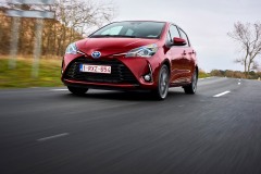 toyota_yaris_hybrid_30