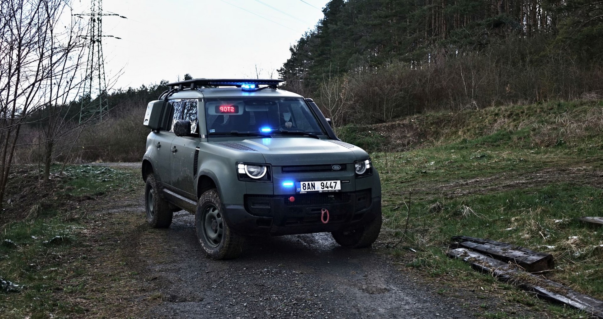 Policie dostane nový Land Rover Defender. Dodá ho Dajbych