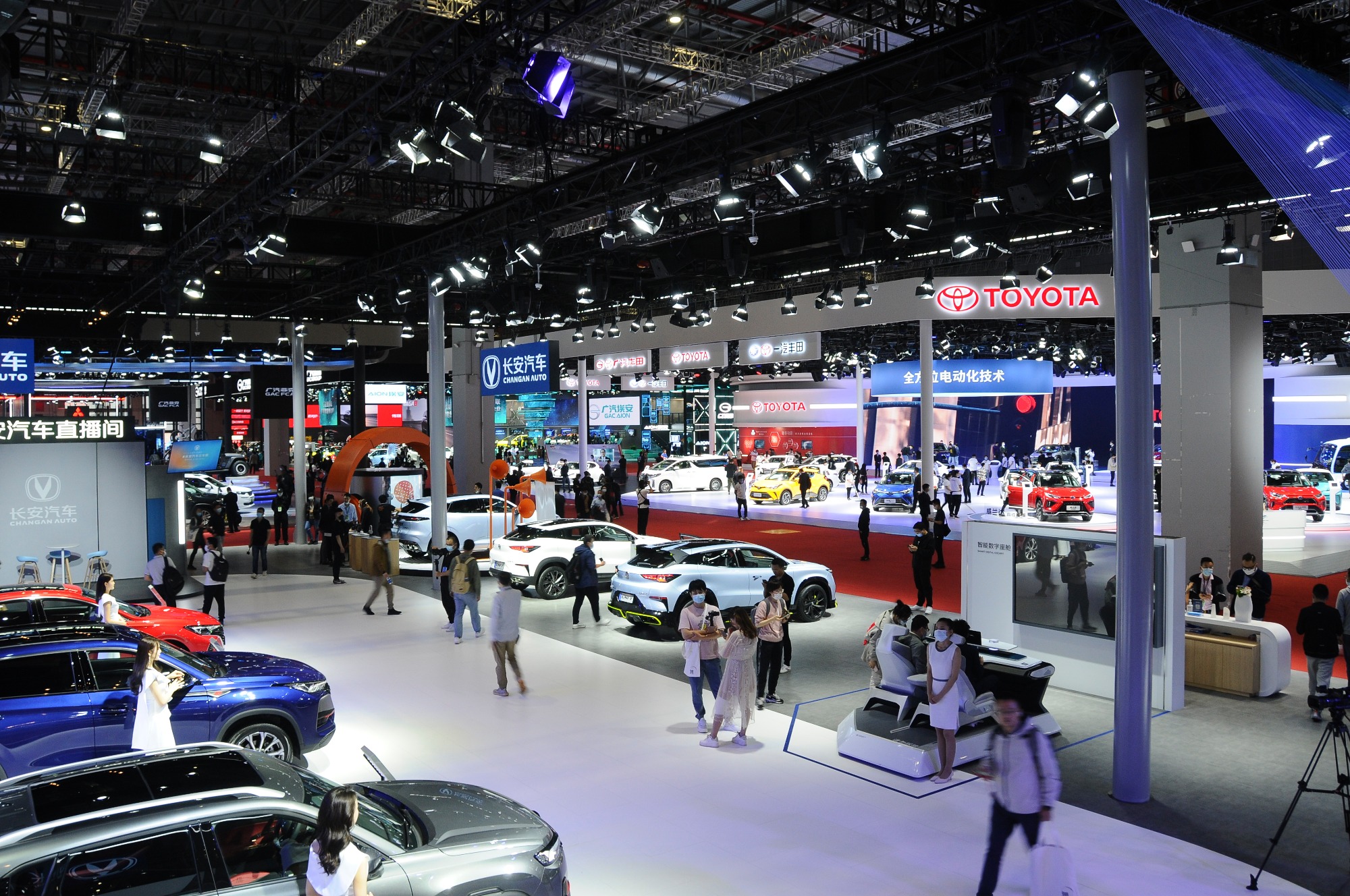 Autosalon Šanghaj 2021: Prohlédněte si velkou fotogalerii přímo z místa