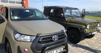 Toyota Hilux a UAZ 469 pro Armádu ČR