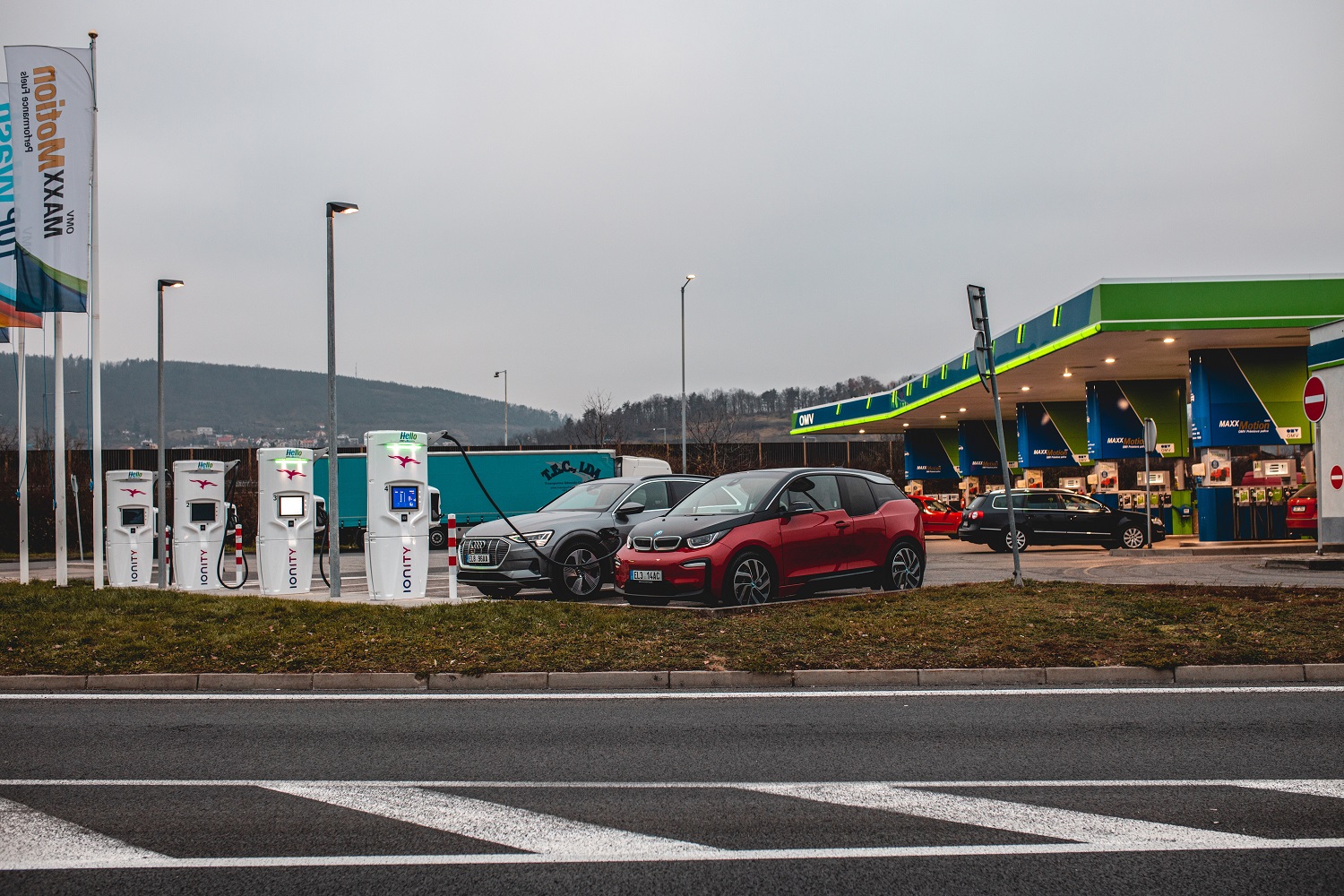 OMV slaví 30 let v České republice. Dnes podporuje i elektromobilitu