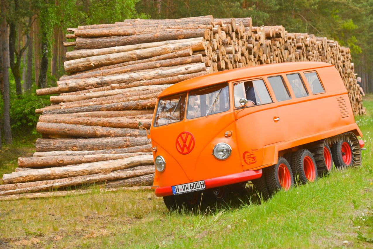Volkswagen T1 Bulli polopásová liška