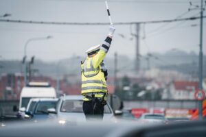 Řízení křižovatky policistou