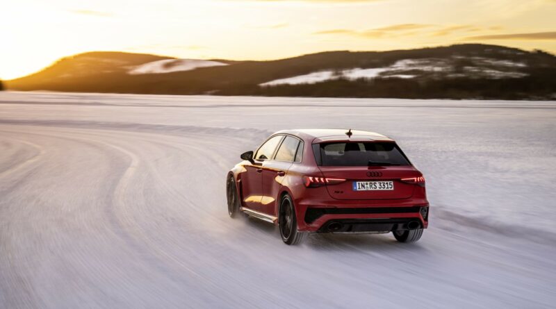Audi RS 3 na sněhu
