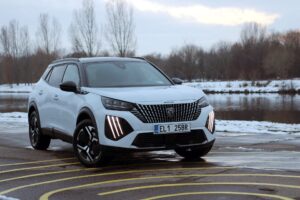 Peugeot e-2008 GT 115 kW (2023)