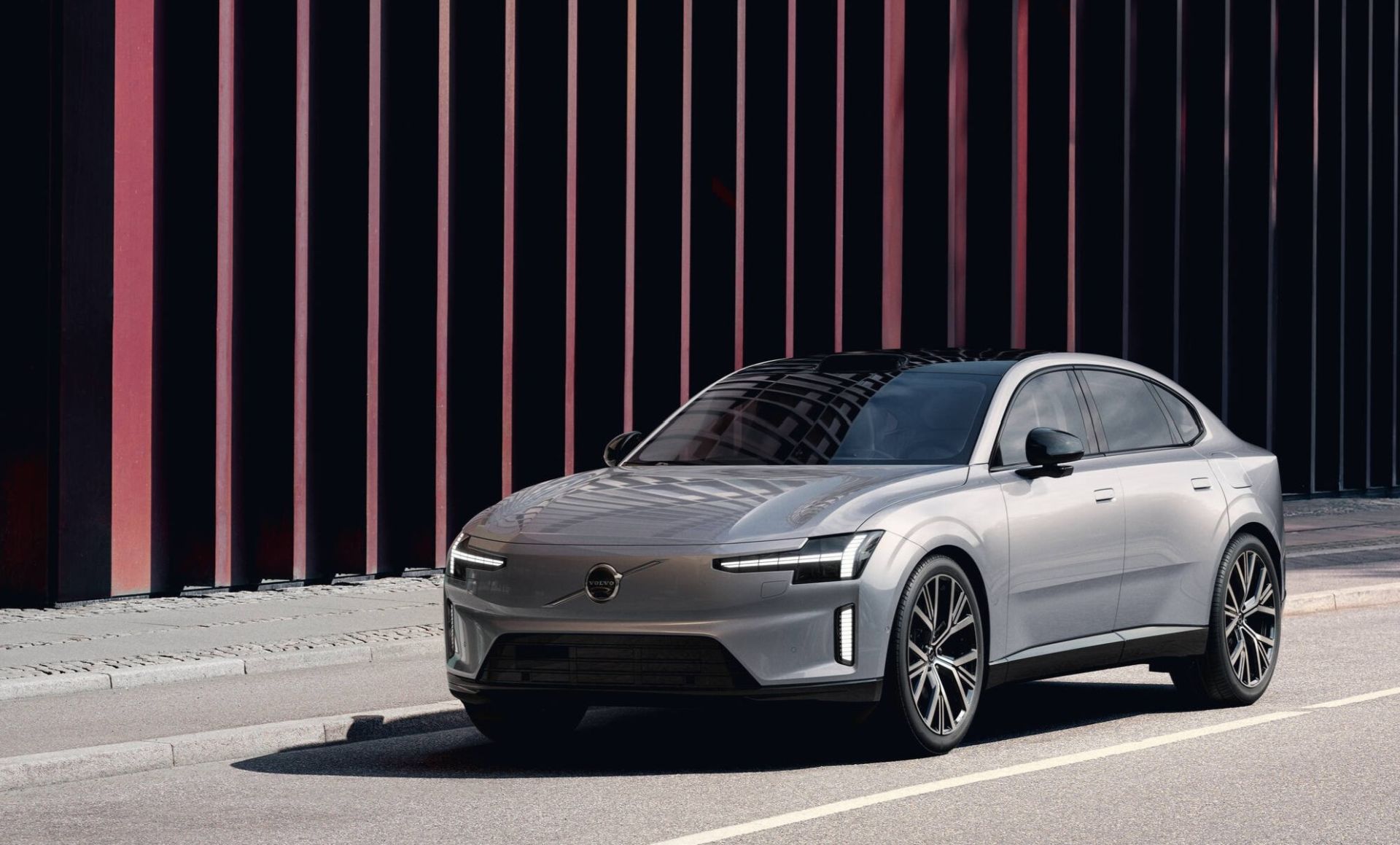 Volvo ES90 je tady. Nová S90 se proměnila v krásný crossover kombinující prvky SUV, sedanu i fastbacku