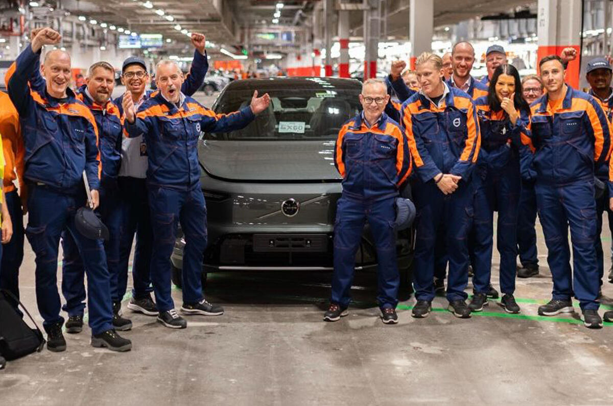 Nové Volvo EX60 odhaleno na prvním snímku. Klíčový elektromodel dorazí v roce 2026