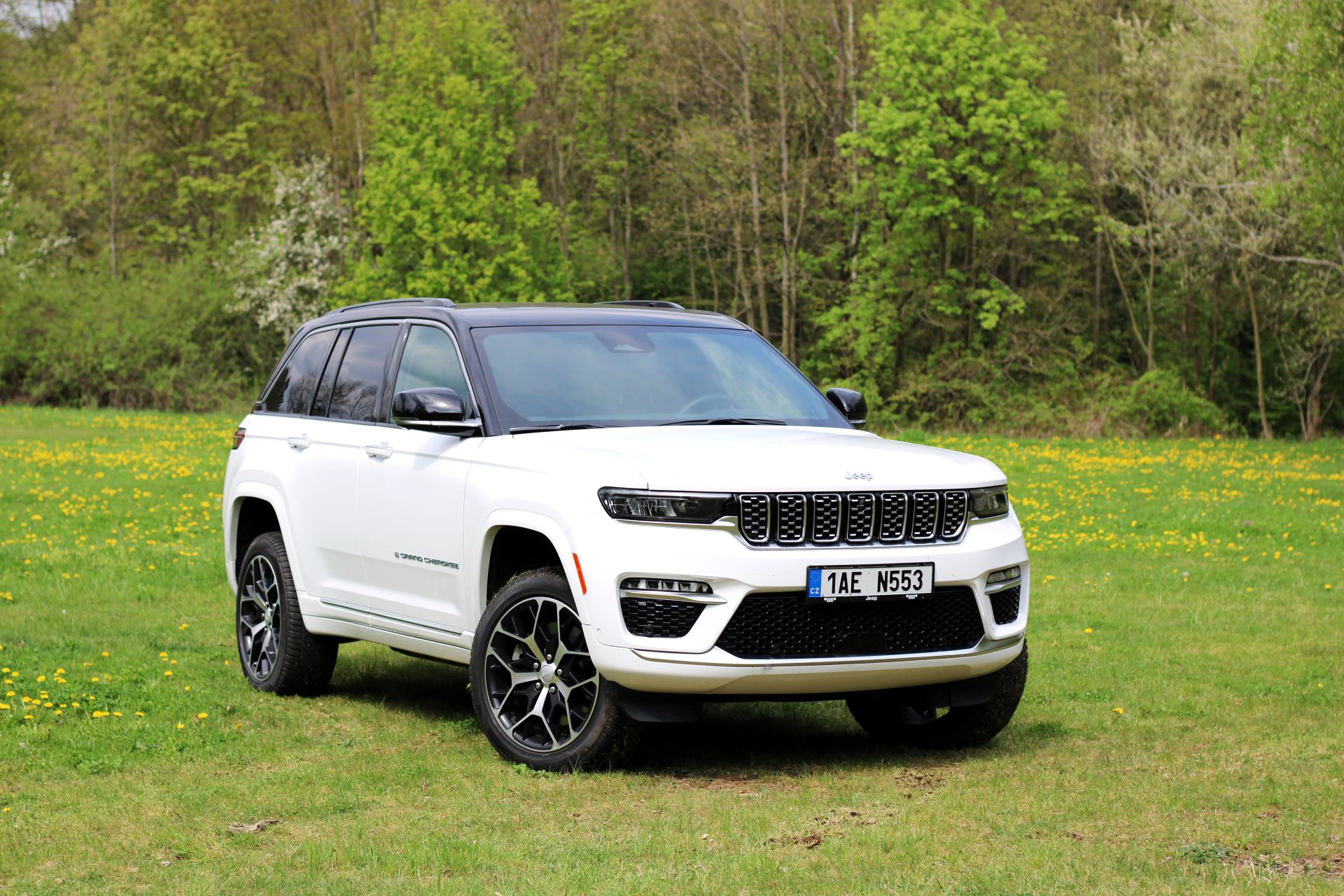 Máte zájem o legendární americké SUV? Teď máte poslední šanci. Jeep Grand Cherokee 4xe v Česku končí