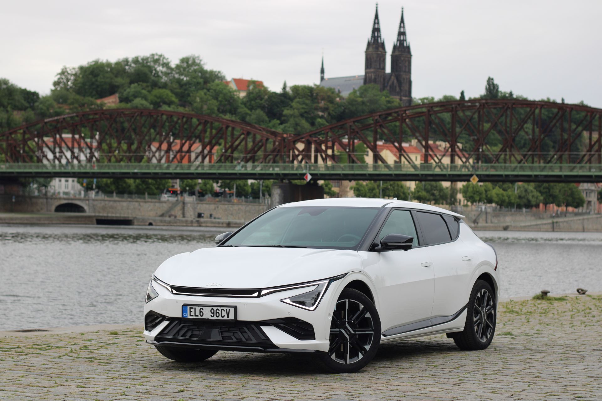 Recenze: Kia se už nebojí konkurovat BMW. Inovovaná EV6 dokazuje, že výměna šestiválce za elektromotor může dávat smysl