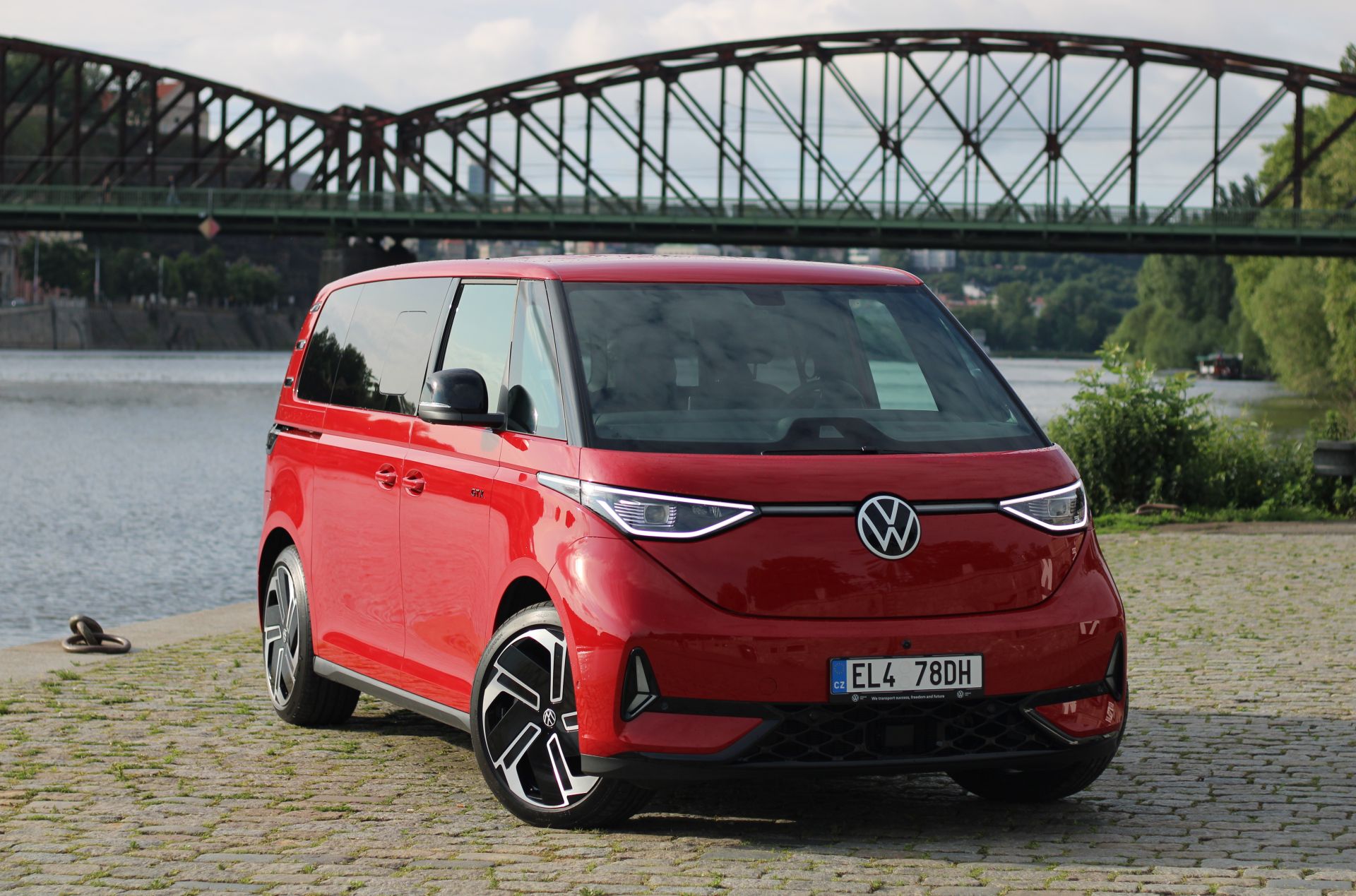 Recenze: Sportovní autobus, to je Volkswagen ID.Buzz GTX. Smysl nedává, zamilujete se ale do něj snadno