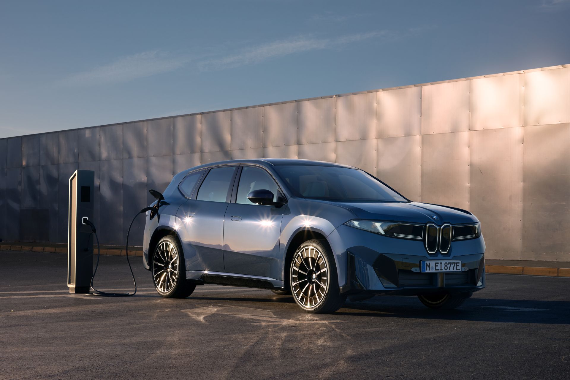 Nové BMW iX3 pro rok 2025 je tu! Šokuje svými schopnostmi. S tímto elektrovozem hravě přejedete Evropu