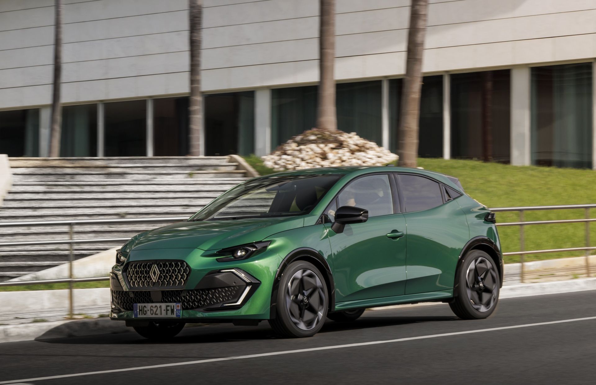 Žádaný Renault je tu v novém a zná i české ceny. Srovnali jsme je s konkurencí. Je to parádní stylovka a za skvělou cenu